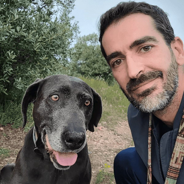 Pablo Vet veterinario con perro